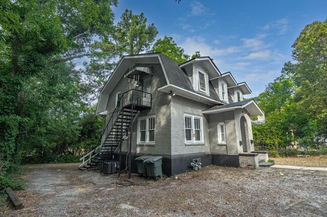Building Photo - 1522 Columbia College Dr