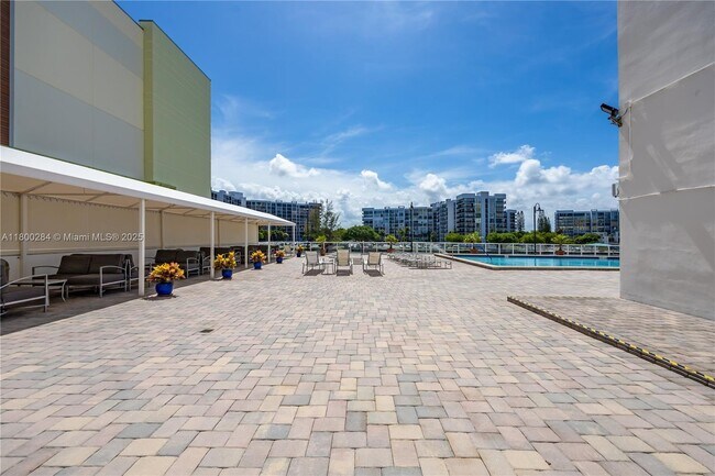 Building Photo - 3000 S Ocean Dr