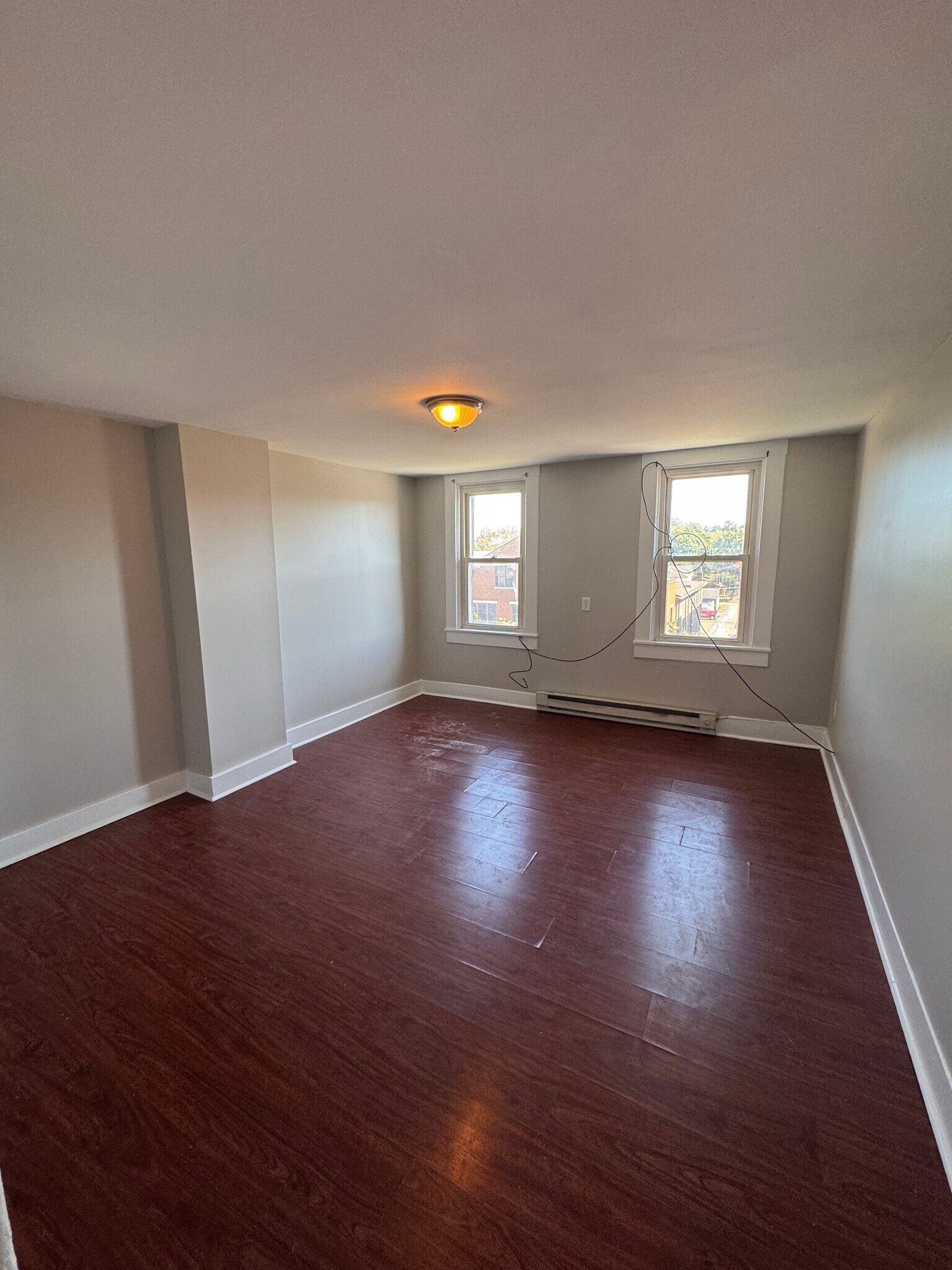 Building Photo - 464 3rd St