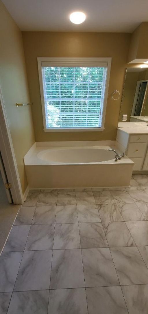 Building Photo - Beautiful Home in Cady Lake Subdivision