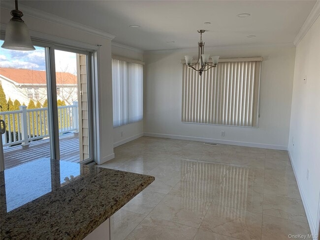 Building Photo - 97 Gainsborg Ave E