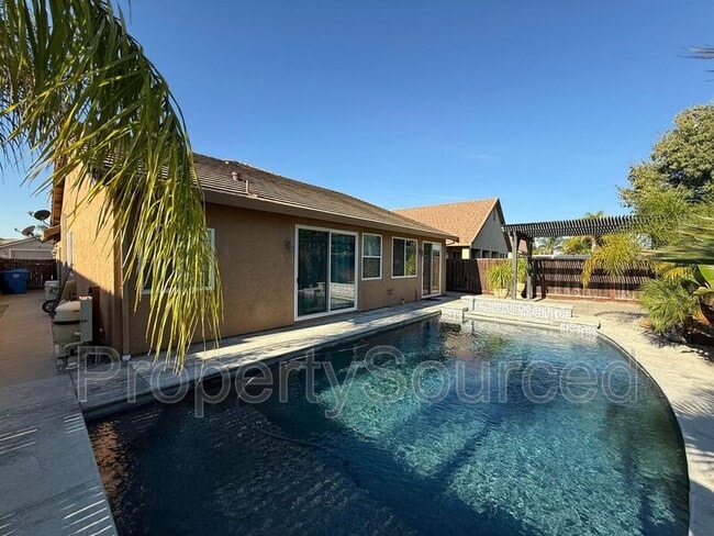 Building Photo - 1720 Dalia Ln