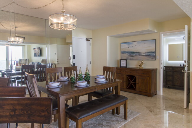Building Photo - Ocean Front 2/2 at Clearwater Beach!