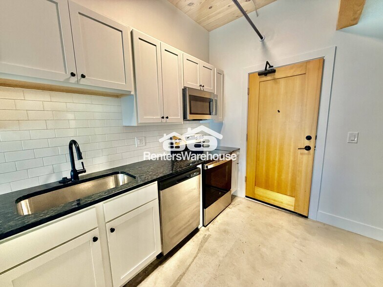 Building Photo - 2701 Ingersoll Ave