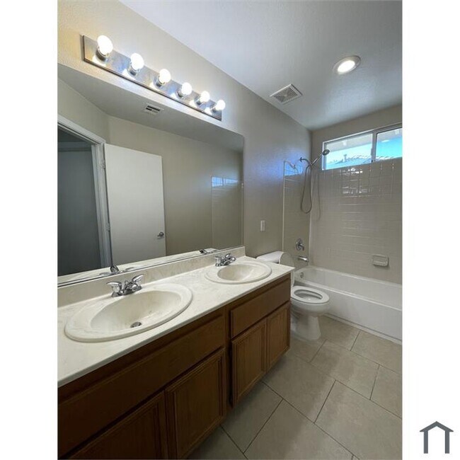 Building Photo - 2 Story Home with Gorgeous Tile Floors Downstairs