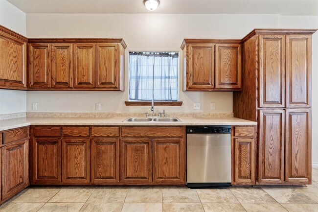 Building Photo - 103 Spike Run