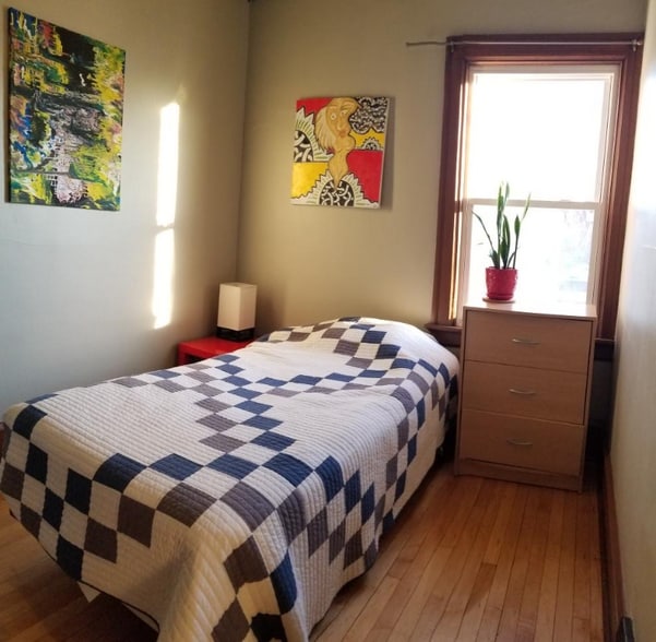 Building Photo - 319 E Montana St