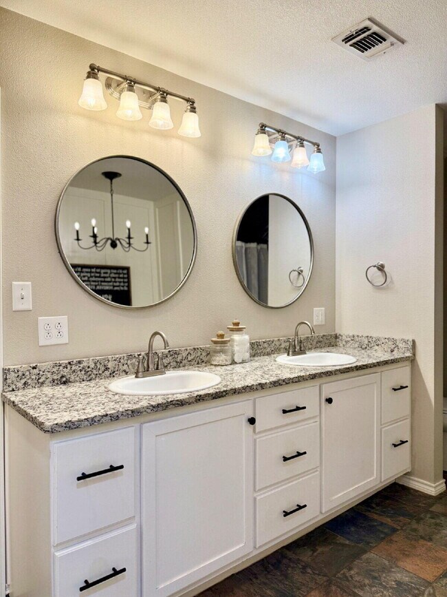 Building Photo - 3001 32nd St