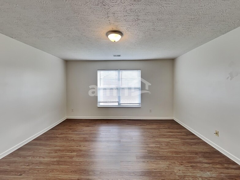 Building Photo - 604 Blossom Hill Dr