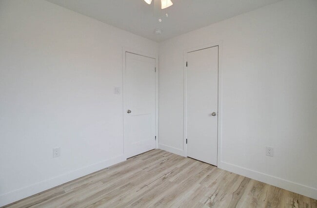 Building Photo - 2539 N 39th Ave