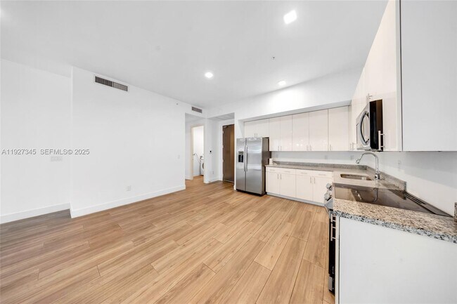 Building Photo - 3265 Bird Ave