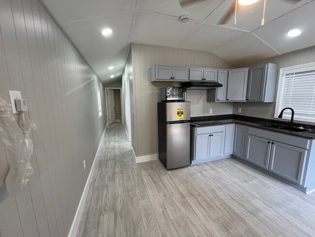 Building Photo - SBA3