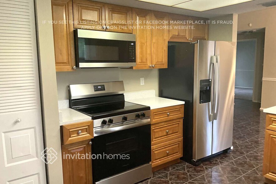 Building Photo - 1040 Grandview Cir
