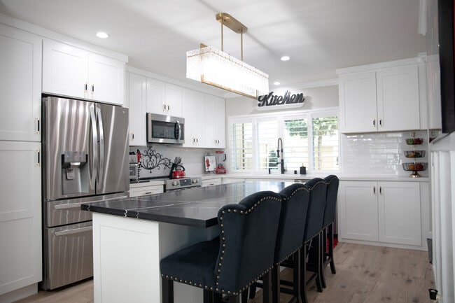 Building Photo - 1405 Kinross Ct