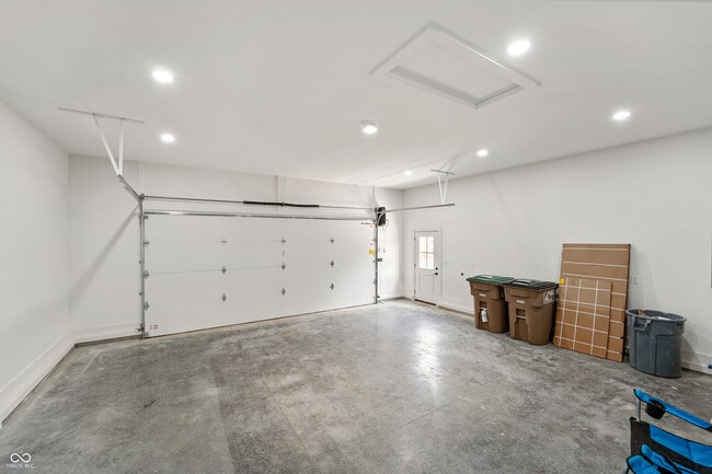 Building Photo - 5123 Oak Rdg Pl
