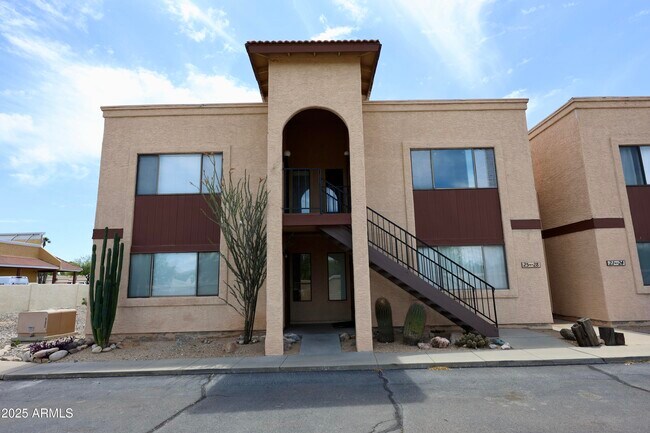 Building Photo - 455 N Tegner St