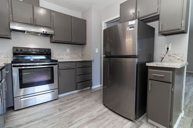Building Photo - Spacious 2 bedroom apartment at French Cha...