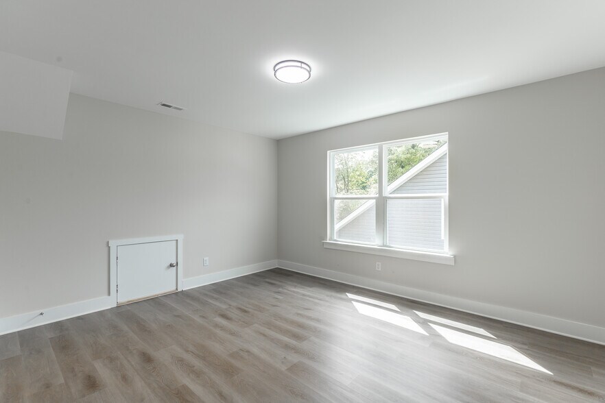 Building Photo - 4659 Heiskell Dr