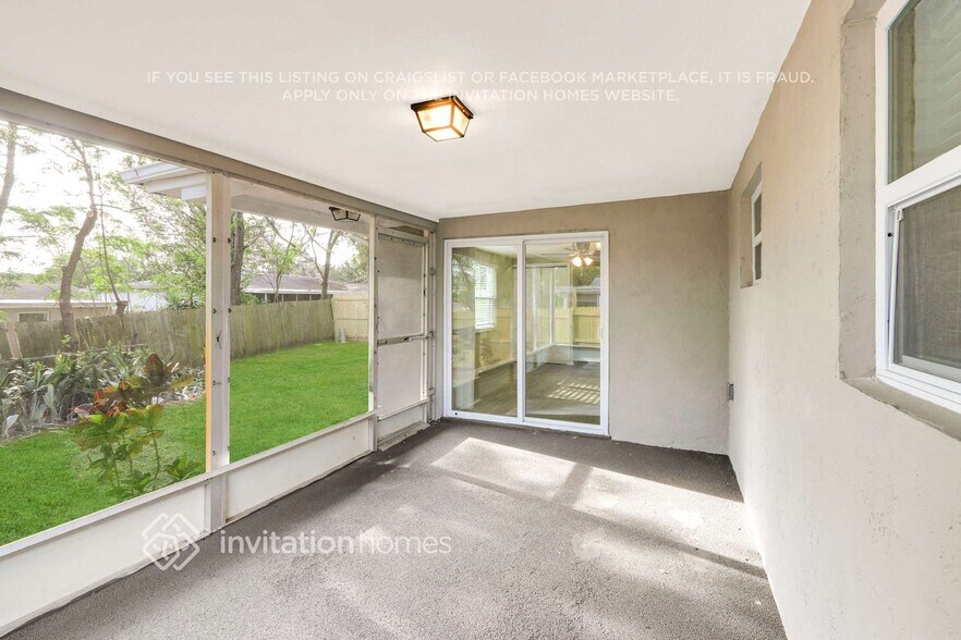 Building Photo - 9410 Rainbow Ln