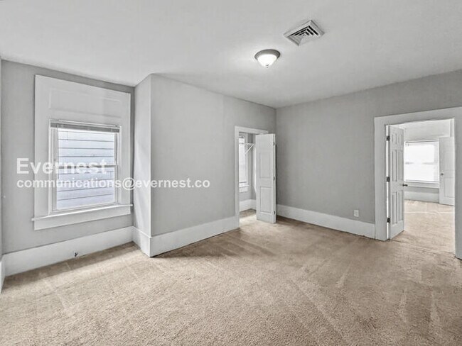 Building Photo - 1304 Oakwood Ave