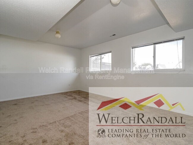 Building Photo - 832 4200 S