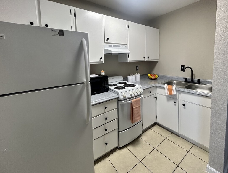 Studio - Kitchen - Katie Court Apartments