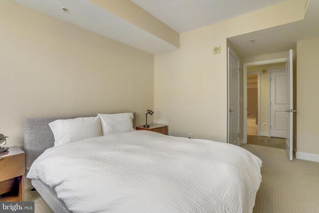 Building Photo - 1020 N Highland St