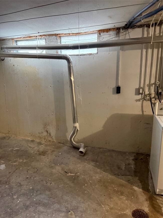 Building Photo - 7925 Royal Arms Ct