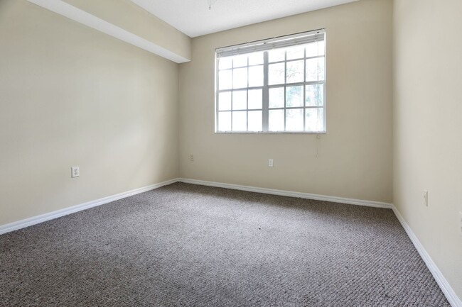 Building Photo - 5500 Bentgrass Dr