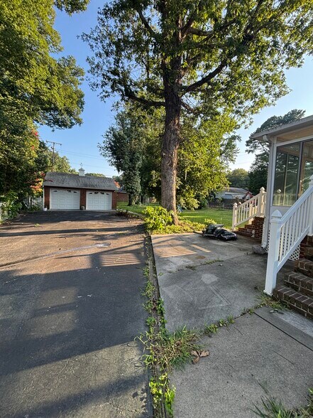 Patio - 2925 Stanwix Ln
