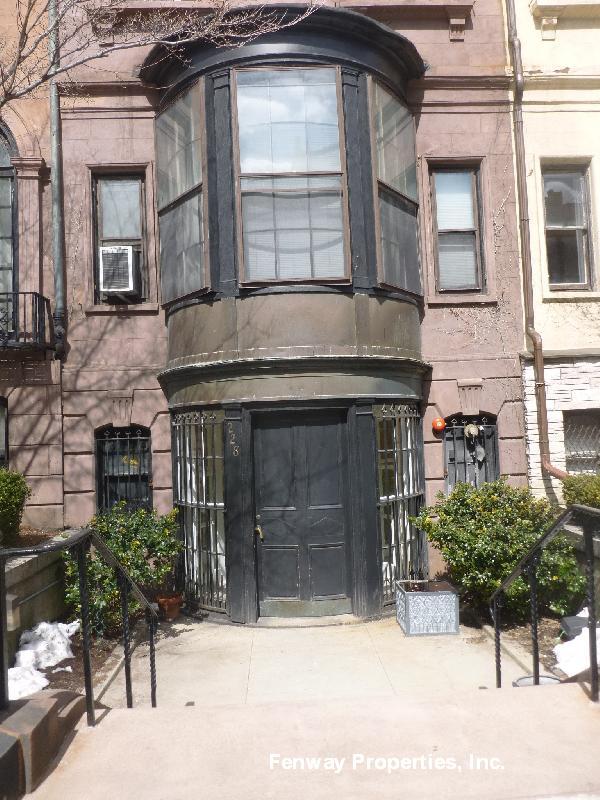 Building Photo - 228 Beacon St