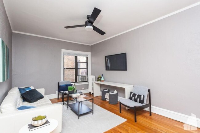 Primary Photo - 1 bedroom in Chicago IL 60657