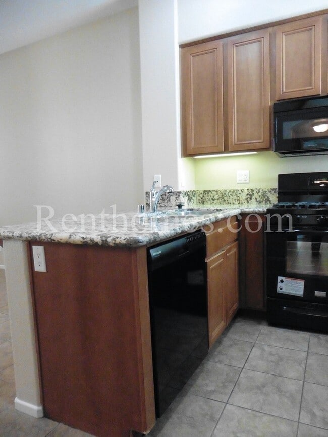 Building Photo - 568 Almond Rd