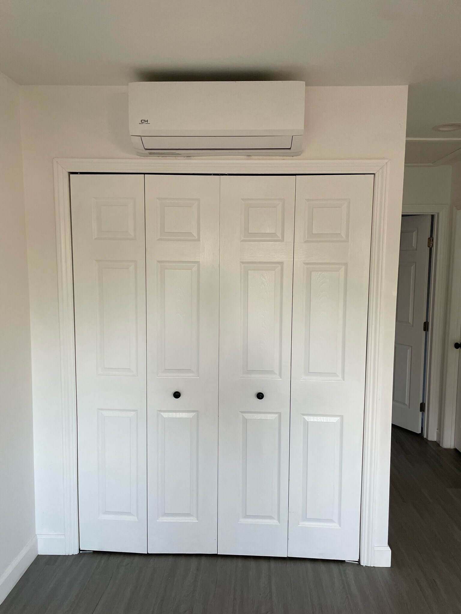 Building Photo - 265 E 69th Way