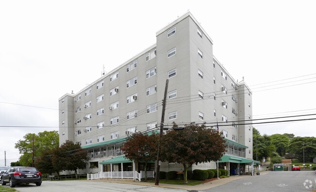 Primary Photo - Parkview Towers