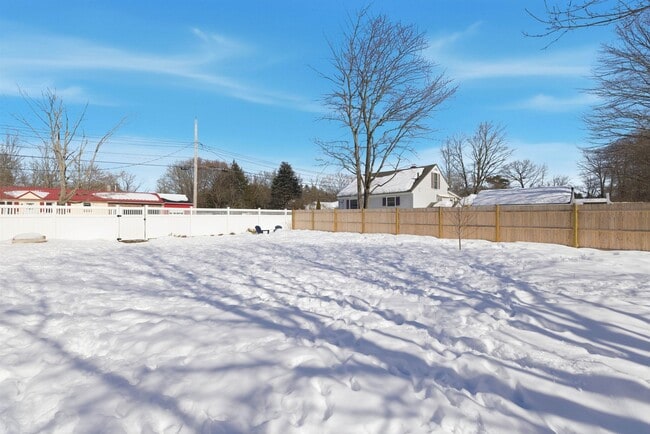 Building Photo - 26 Snow St