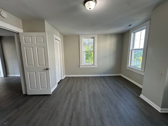 Building Photo - Timeless Character & Modern Updates in the Heart of Edenton