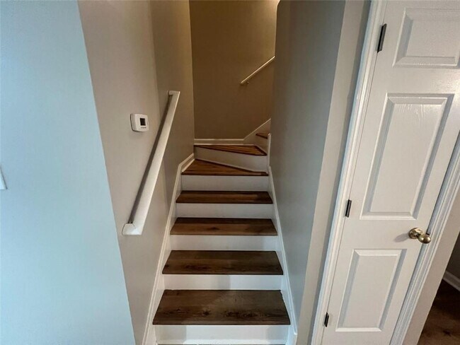 Building Photo - 462 Peachtree Ridge Dr NW