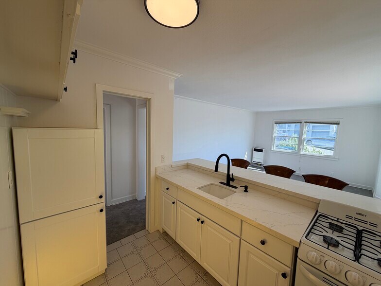 Kitchen - 315 24th St