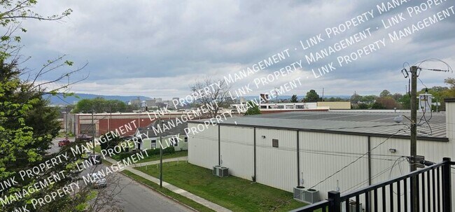 Building Photo - 1445 Fagan St