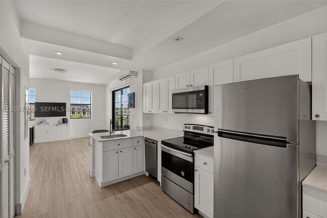 Building Photo - 4100 SW 64th Ave