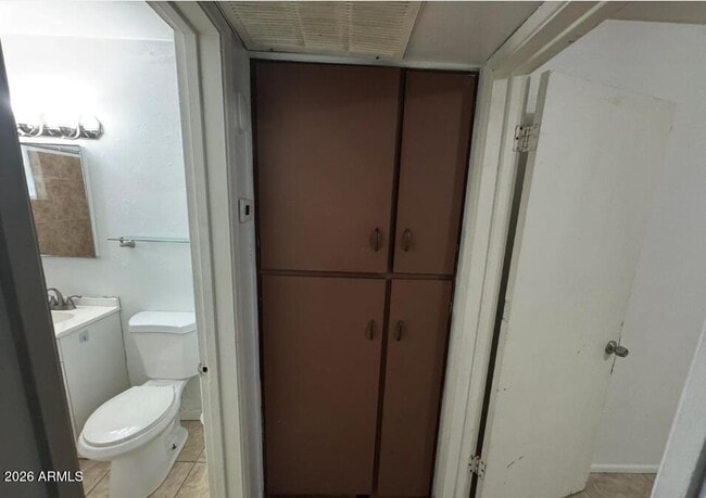 Building Photo - 625 E Broadway Rd