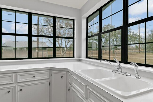 Building Photo - 2736 E State Hwy 29