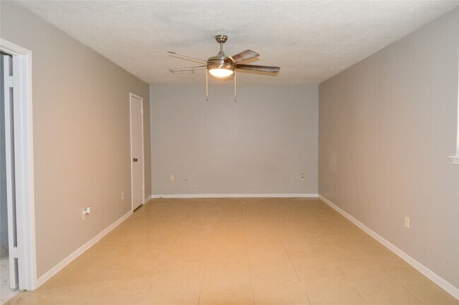 Building Photo - 10127 Sagegate Dr
