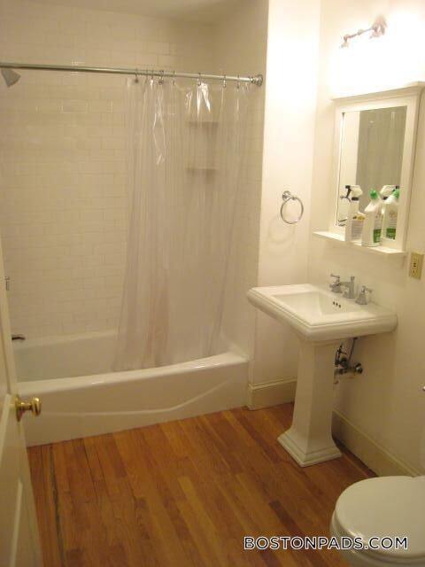 Building Photo - 117 Columbia St