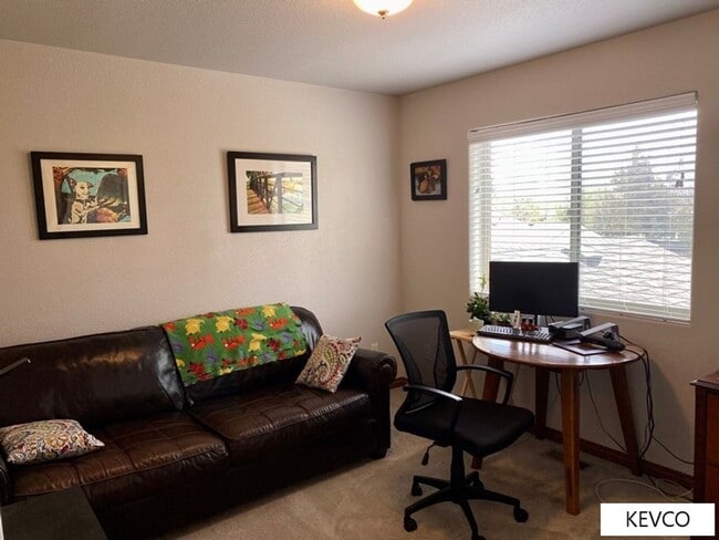 Building Photo - Expansive Newer Construction Townhome!