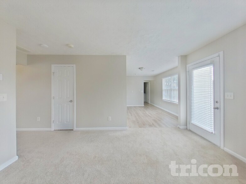 Building Photo - 471 Sawtooth Ln