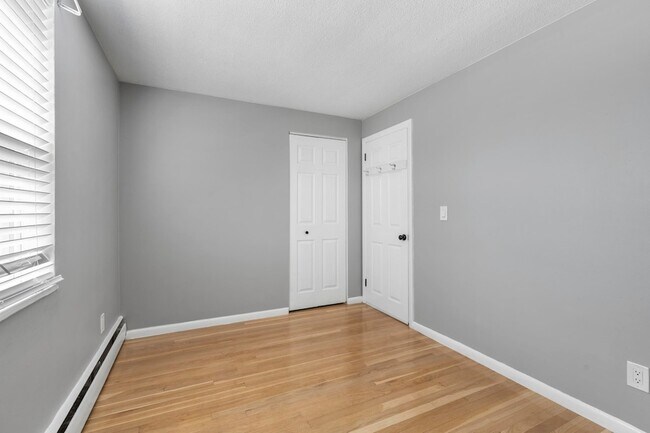 Building Photo - 99 Cluff Crossing Rd