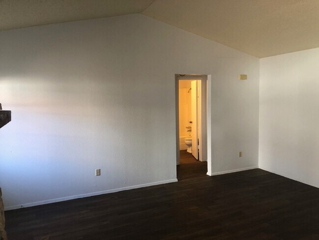 Building Photo - 9609 Aberdeen Way