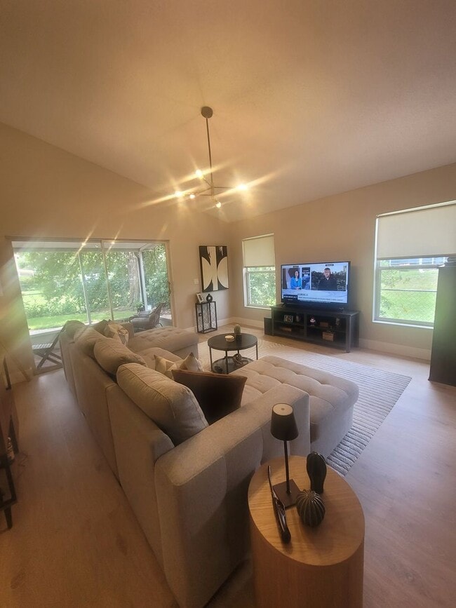 Building Photo - Modern 3 Bed, 2 Bath Home in Chelsea Parc ...